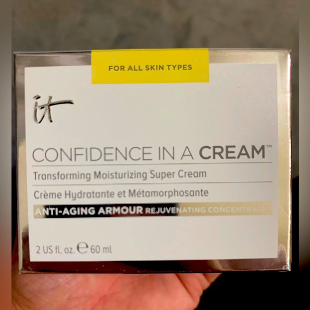 IT cosmetics confidence in a cream moisturizer-NEW